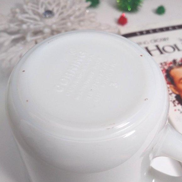 Corelle Christmas Mug plus Holiday Inn DVD - Picture 9 of 9